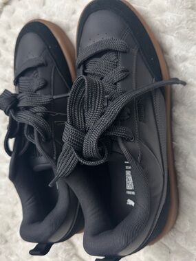 Puma Men's Black Sneakers with Gum Sole